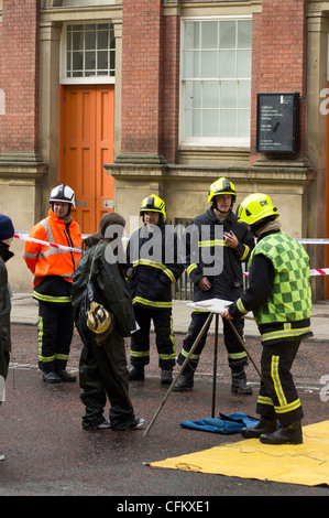 West Yorkshire Feuerwehr bei einem Notfall-Training trainieren Sie im Stadtzentrum von Leeds Stockfoto