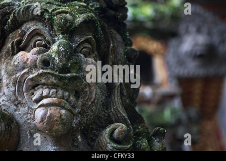 Balinesische geschnitzt Steinstatue des Rakasa Pura Pechmarie Hindu Tempel Bali Indonesien, Südpazifik, Asien. Stockfoto