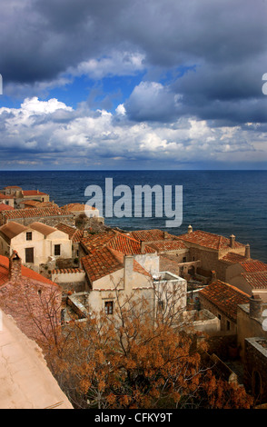 Traditionelle Häuser in der mittelalterlichen "Castletown" Monemvasia (oder "Malvasia"), in der Präfektur Lakonien, Peloponnes, Griechenland Stockfoto