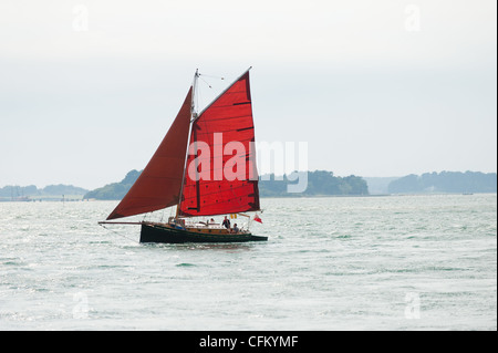 Einen chinesischen Stil Junk-e-Segeln in der Nähe von Studland Bay in Dorset, Großbritannien Stockfoto