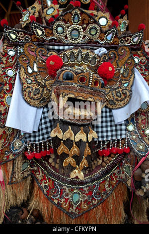 Balinesische geschnitzt Steinstatue des Garuda in Hindu-Tempel, Ubud, Bali Indonesien, Südpazifik, Asien. Stockfoto