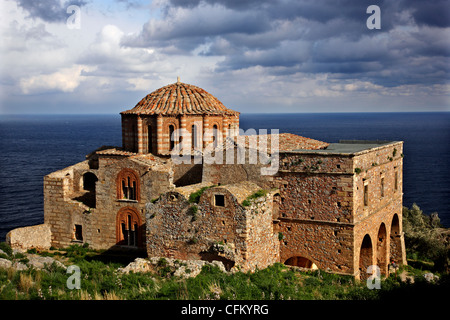 Die byzantinische Kirche der Hagia Sophia, das einzige Gebäude, das noch in gutem Zustand auf der "Oberen" Burg von Monemvasia, Lakonia Stockfoto