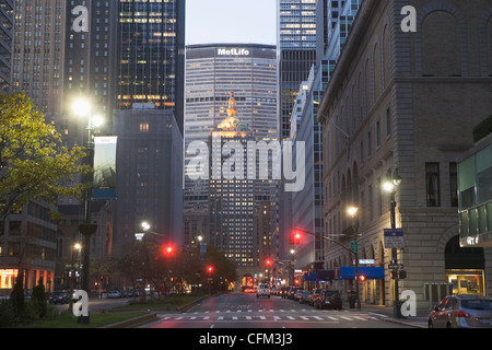 USA, Staat New York, New York City, Manhattan, Wolkenkratzer auf der 42nd Street Stockfoto