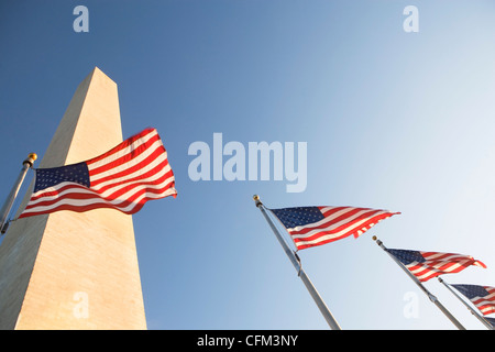 USA, Washington DC, niedrigen Winkel Blick auf amerikanische Flaggen Stockfoto