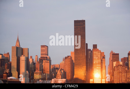 USA, New York State, New York City, Trump World Tower und Wolkenkratzer in Manhattan Stockfoto