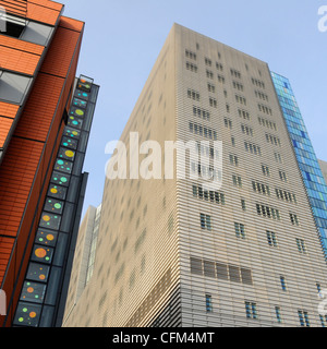 Moderne NHS skyscraper Krankenhaus außen am Royal London Hospital die medizinische Versorgung in und um Whitechapel Tower Hamlets East London Großbritannien Stockfoto