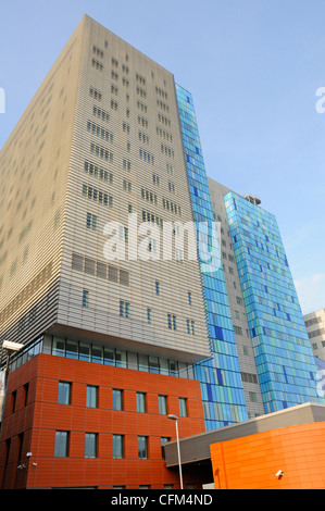 Moderne NHS skyscraper Krankenhaus außen am Royal London Hospital die medizinische Versorgung in und um Whitechapel Tower Hamlets East London Großbritannien Stockfoto