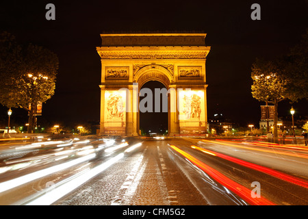 Arc de Triomphe und Champs Elysees bei Nacht, Paris, Frankreich, Europa Stockfoto
