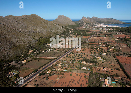 Tramuntana-Gebirge und Port de Pollenca, Mallorca, Balearische Inseln, Spanien, Europa Stockfoto