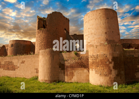 Ruinen der armenischen Stadtmauer gebaut von König Smbat (977-989) Ani Archaelogical Site auf der alten Seidenstraße, Kars, Anat Stockfoto