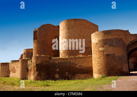 Ruinen der armenischen Stadtmauer gebaut von König Smbat (977-989) Ani Archaelogical Site auf der alten Seidenstraße, Kars, Anat Stockfoto