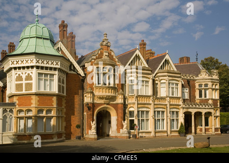 Das Herrenhaus, Bletchley Park, dem zweiten Weltkrieg Code-Breaking Centre, Buckinghamshire, England, Vereinigtes Königreich, Europa Stockfoto