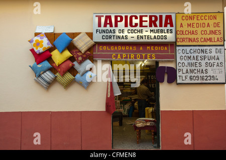 Drapierung Textilgeschäft La Macarena Distrikt Sevilla Andalusien Spanien Stockfoto
