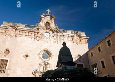 Innenhof des Klosters von Nostra Senyora de Lluc, Lluc, Mallorca, Balearen, Spanien, Europa Stockfoto