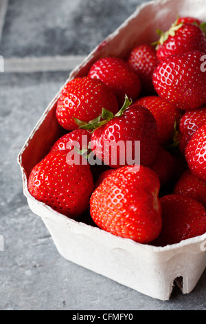 Köstliche rote Erdbeeren aus dem Garten Stockfoto