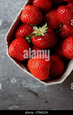 Köstliche rote Erdbeeren aus dem Garten Stockfoto