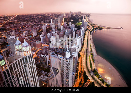 USA, Illinois, Chicago, Luftaufnahme von Lake Shore Drive Stockfoto