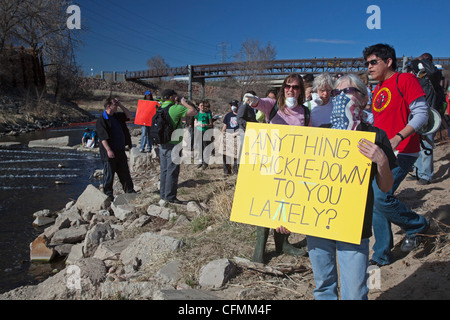 Protest gegen Verunreinigung des South Platte River mit Benzol aus Suncor Raffinerie Stockfoto