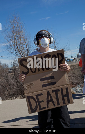 Protest gegen Verunreinigung des South Platte River mit Benzol aus Suncor Raffinerie Stockfoto