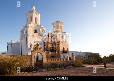 Mission San Xavier del Bac, eine historische spanische katholische Mission befindet sich ca. 10 Meilen südlich von Tucson, Arizona. Stockfoto