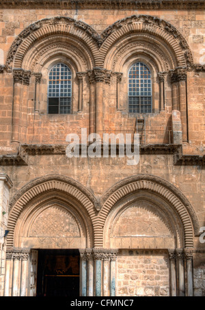 Historische Fassade der Kirche des Heiligen Grabes in Jerusalem, Israel Stockfoto