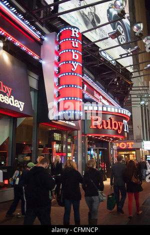 Ein Zweig der Ruby Tuesday-Restaurant-Kette am Times Square Stockfoto