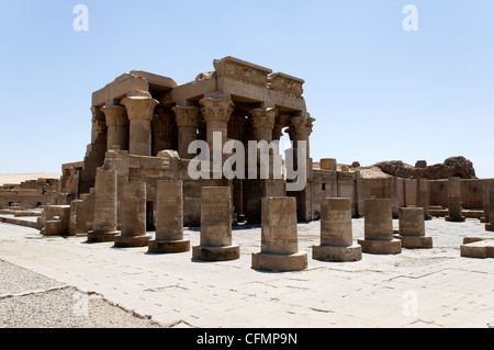 Kom Ombo. Ägypten. Afrika. Die Ruinen des Hofes der Tempel von Kom Ombo Stockfoto