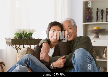 USA, California, Los Angeles, älteres Ehepaar in warmen Umarmung Stockfoto