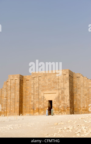 Sakkara. Ägypten. Blick auf den Eingang zu dem Sakkara Djoser-Komplex. Es enthält Schritt-Pyramide-Totentempel mehrere Gräber Stockfoto