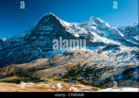 Panorama Eiger ein Monch im Herbst, Blick von Kleine Scheidegg, Schweiz Bergspitzen Stockfoto