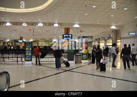 Sicherheitskontrolle am Flughafen von Atlanta. Stockfoto