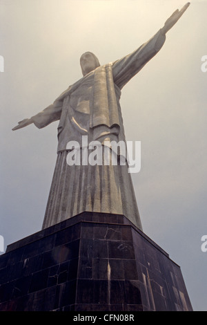 Christus der Erlöser Statue von Jesus Christus erhebt sich über Rio De Janeiro Brasilien auf Corcovado Berg Stockfoto