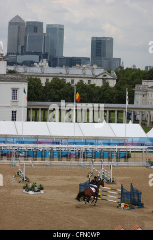 Springreiter bei der Womens moderner Fünfkampf im Greenwich Park als Teil der London 2012 Serie bereitet Stockfoto