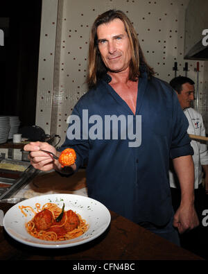 Fabio Lanzoni erscheint ein Meet and Greet in Sorrisi italienisches Restaurant im Seminole Casino Coconut Creek, Florida - 10.02.12, Stockfoto