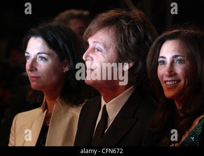 Mary McCartney, Sir Paul McCartney und Nancy Shevell Orange British Academy Film Awards (BAFTAs) statt am Royal Opera House - Ankünfte London, England - 13.02.11 Stockfoto