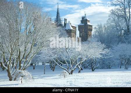 Cardiff Castle im Schnee, Bute Park, South Wales, Wales, Vereinigtes Königreich, Europa Stockfoto