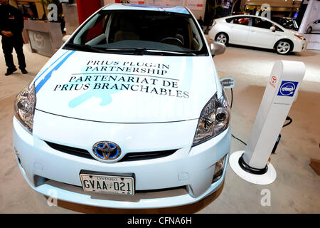 Toyota Prius Plug-in Hybrid 2011 Canadian International Autoshow Vorschau Medientag statt bei der Metro Toronto Convention Centre.  Toronto, Kanada - 17.02.11 Stockfoto