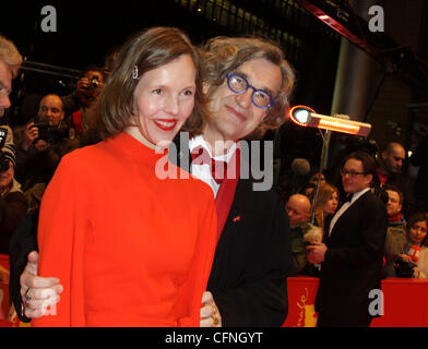 Regisseur Wim Wenders und seine Frau Donata 61. Internationalen Filmfestspiele Berlin, Berlinale - True Grit - Premiere Berlin, Deutschland - 10.02.11 Stockfoto