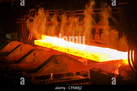 heißer Stahl aus dem Ofen Stockfoto