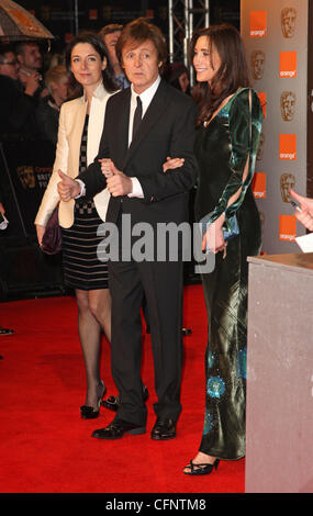 Mary McCartney, Sir Paul McCartney und Nancy Shevell Orange British Academy Film Awards 2011 (BAFTAs) statt am Royal Opera House - Ankünfte London, England - 13.02.11 Stockfoto