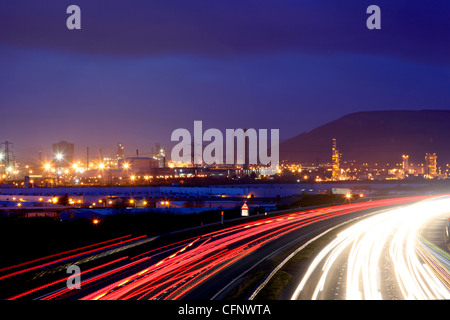 Industrielle Werke Port Talbot verbunden, von der m4 an der mawdlem Bridgend, Wales, UK. Stockfoto