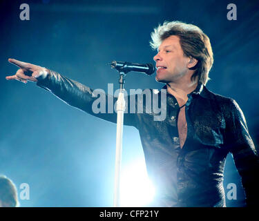 Jon Bon Jovi die live auf der Bühne im Air Canada Centre. Toronto, Kanada - 14.02.11 Stockfoto