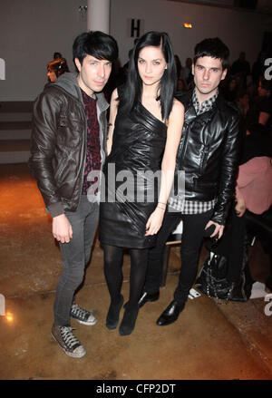 Greg Krelenstein, Leigh Lezark, Geordon Nicol Mercedes-Benz IMG New York Fashionweek Herbst 2011 - Kevork Kiledjian - Front Row New York City, USA - 14.02.11 Stockfoto