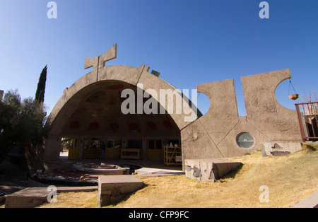 Arcosanti, eine experimentelle Stadt in der Wüste von Arizona, gebaut, um Paolo Soleris Konzept der Arkologie verkörpern. Stockfoto