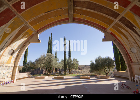 Arcosanti, eine experimentelle Stadt in der Wüste von Arizona, gebaut, um Paolo Soleris Konzept der Arkologie verkörpern. Stockfoto