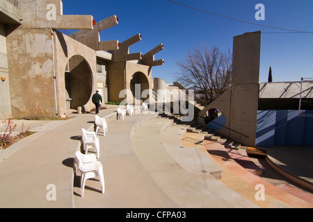 Arcosanti, eine experimentelle Stadt in der Wüste von Arizona, gebaut, um Paolo Soleris Konzept der Arkologie verkörpern. Stockfoto