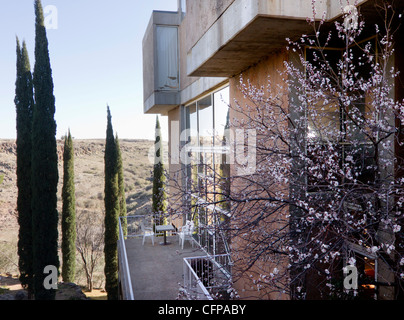 Arcosanti, eine experimentelle Stadt in der Wüste von Arizona, gebaut, um Paolo Soleris Konzept der Arkologie verkörpern. Stockfoto