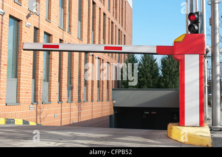 Sicherheitsbarriere für das Abstellen von Fahrzeugen Stockfoto