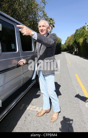 Zsa Zsa Gabor kehrt Heim zu ihrem Bel Air nach Hause zum 94. Geburtstag. Ihr Ehemann Frederic Prinz Von Anhalt spricht mit den Medien über ihren Zustand. Los Angeles, Kalifornien - 06.02.11 Stockfoto