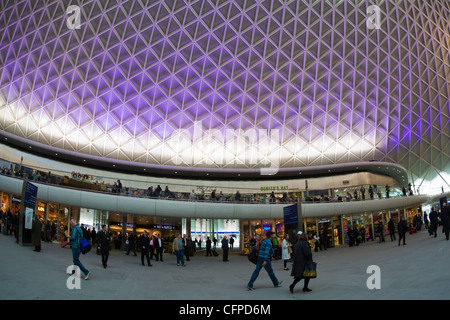 Die neue Western Abfahrten Concourse öffnet um London Kings Cross Station